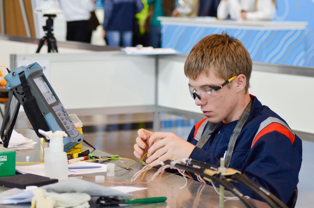 Свежие вакансии хабаровск. WORLDSKILLS производственные и инженерные технологии. WORLDSKILLS Russia Хабаровск. Высокотехнологичные профессии. Ворлдскиллс Екатеринбург.